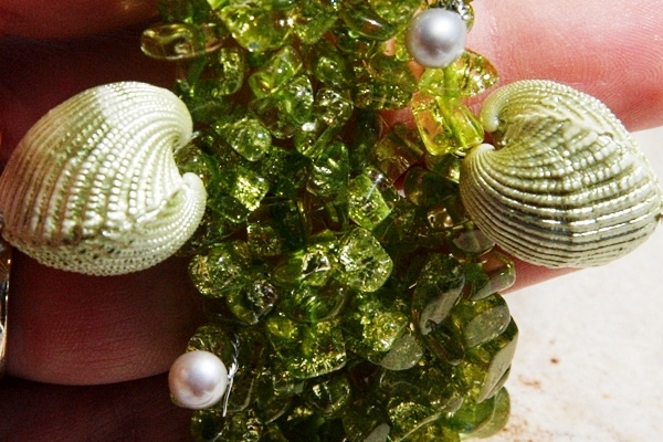 Green Quartz Crystal Bracelet with Silver Pearls and Pearlescent Shells