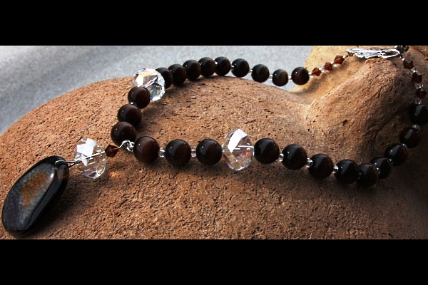 Dark Brown Agate and Cat`s Eye Gemstone Necklace