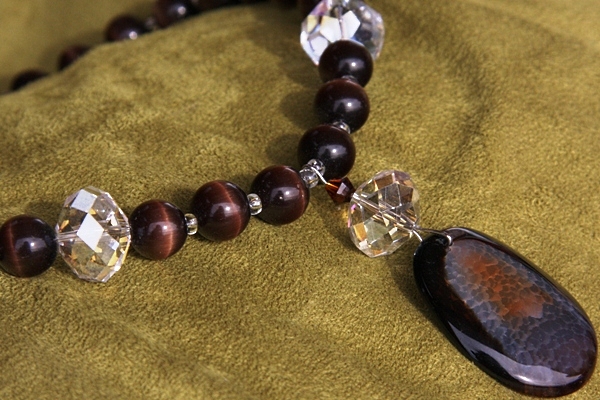 Dark Brown Agate and Cat`s Eye Gemstone Necklace
