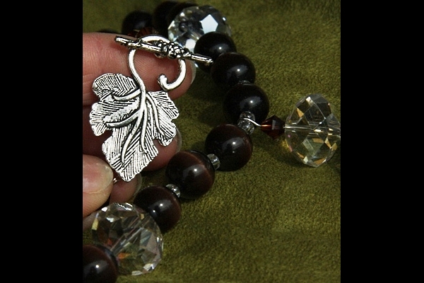 Dark Brown Agate and Cat`s Eye Gemstone Necklace