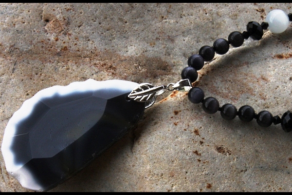 Faceted Gray and White Agate with Cat`s Eye Gemstone Necklace