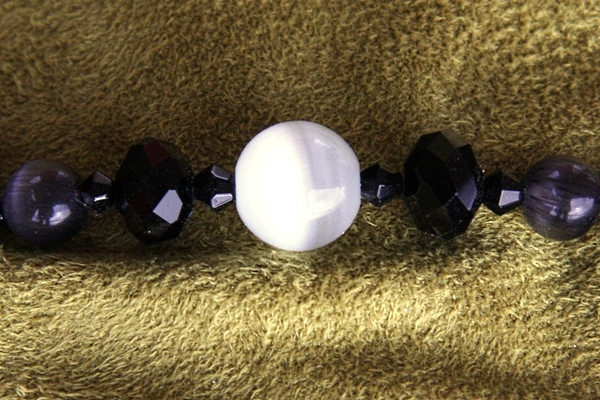 Faceted Gray and White Agate with Cat`s Eye Gemstone Necklace