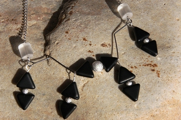 Unpredictable Geometry