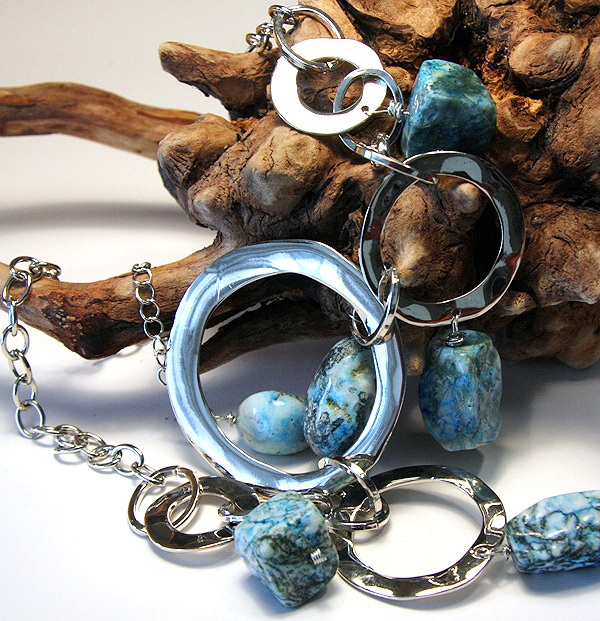 Contemporary Silver Circle Necklace